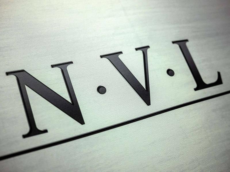 NVL führt laut einem internen Schreiben Gespräche mit möglichen Partnern. - Foto: Sina Schuldt/dpa