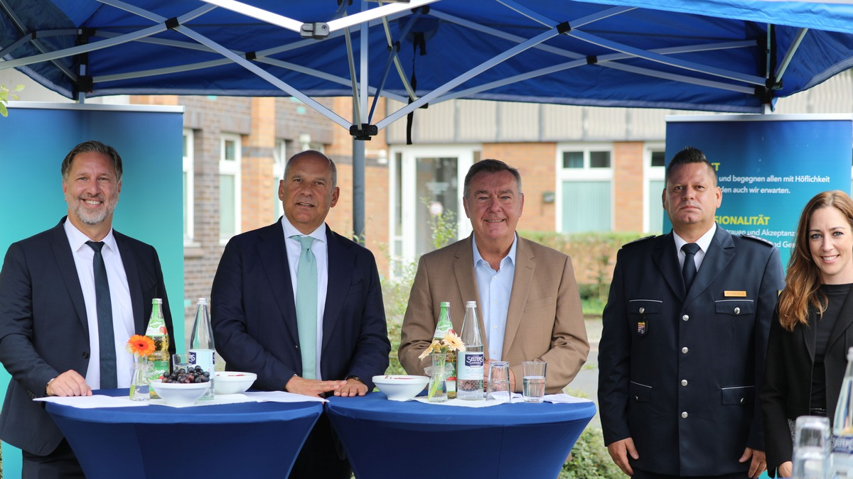 POL-OF: Polizeiautobahnstation des Polizeipräsidiums Südosthessen eingeweiht - Foto: presseportal.de