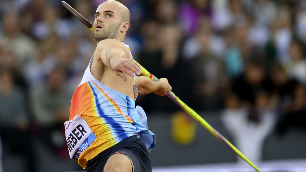 Durfte sich für seinen Sieg feiern lassen: Hindernisläufer Frederik Ruppert. - Foto: Ennio Leanza/KEYSTONE/dpa