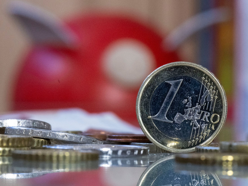 Schon in der Schulzeit zeigen sich Unterschiede im Finanzwissen von Mädchen und Jungen. (Symbolbild)  - Foto: Hendrik Schmidt/dpa