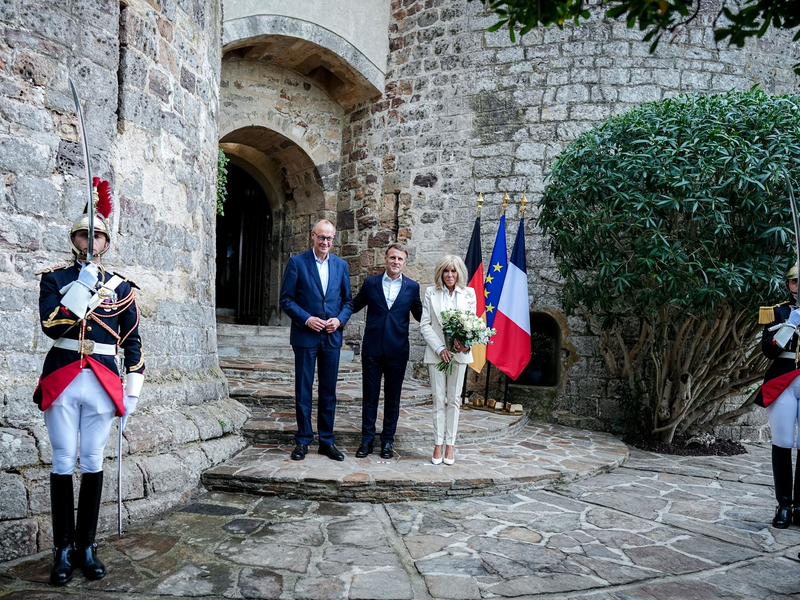 Macron und Merz sehen die deutsch-französischen Beziehungen im Aufschwung. - Foto: Kay Nietfeld/dpa