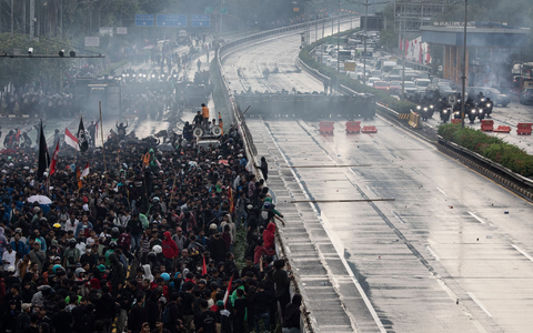 In vielen Landesteilen gibt es seit Tagen heftige Proteste. - Foto: Donal Husni/ZUMA Press Wire/dpa