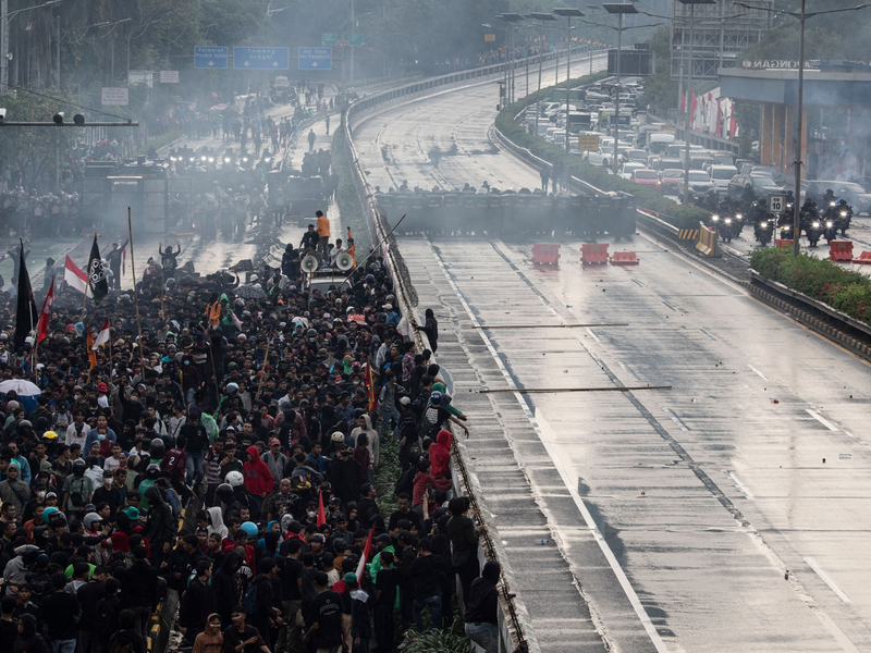 In vielen Landesteilen gibt es seit Tagen heftige Proteste. - Foto: Donal Husni/ZUMA Press Wire/dpa