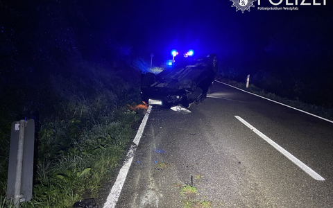 POL-PIZW: Alkohol legt Auto aufs Dach - Foto: presseportal.de
