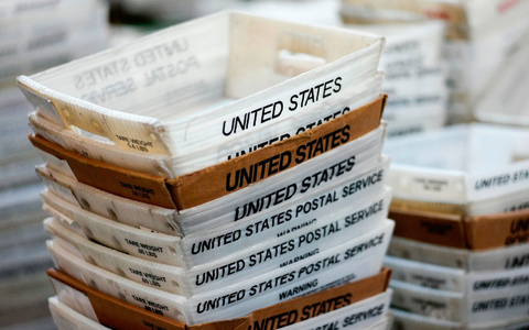 Von den zollfreien Lieferungen im Wert unter 800 Dollar profitierten bisher stark Online-Händler wie Temu und Shein. (Archivbild) - Foto: Nati Harnik/AP/dpa