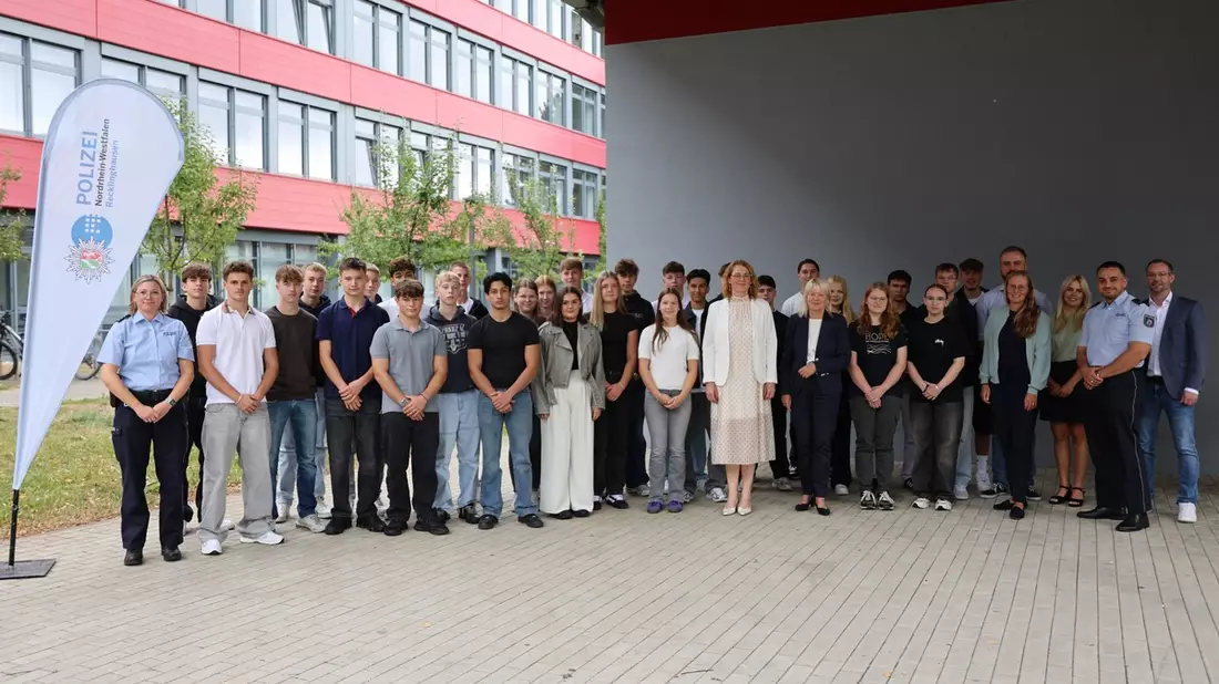POL-RE: Kreis Recklinghausen/Bottrop: Herzlich willkommen beim Polizei-Abitur - 29 Schüler beginnen an der Fachoberschule Polizei - Bild: presseportal.de