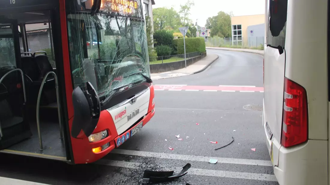 POL-RBK: Bergisch Gladbach - Mehrere Fahrgäste bei Kollision zweier Linienbusse verletzt - Bild: presseportal.de