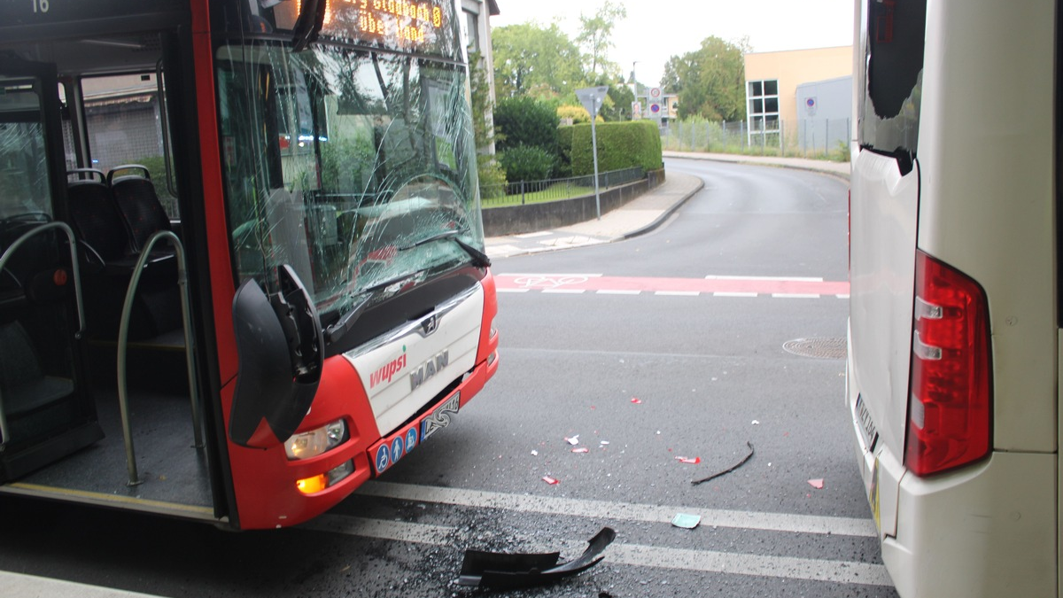POL-RBK: Bergisch Gladbach - Mehrere Fahrgäste bei Kollision zweier Linienbusse verletzt - Foto: presseportal.de