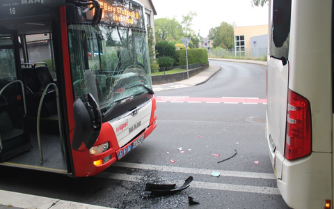 POL-RBK: Bergisch Gladbach - Mehrere Fahrgäste bei Kollision zweier Linienbusse verletzt - Foto: presseportal.de