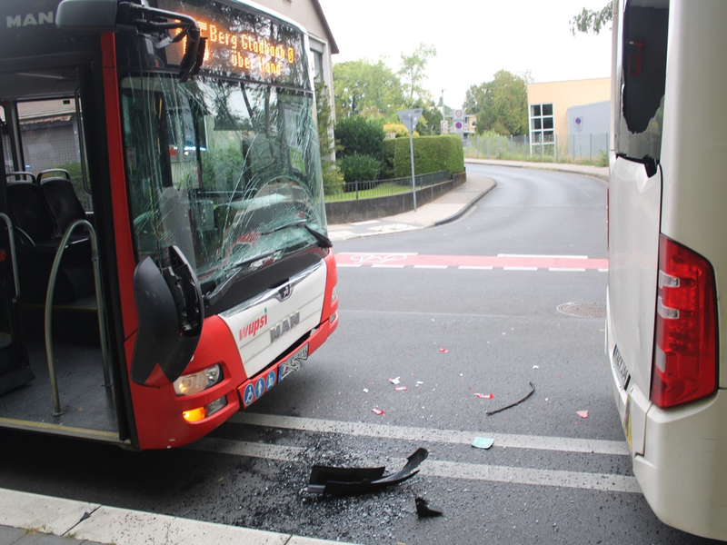 POL-RBK: Bergisch Gladbach - Mehrere Fahrgäste bei Kollision zweier Linienbusse verletzt - Foto: presseportal.de