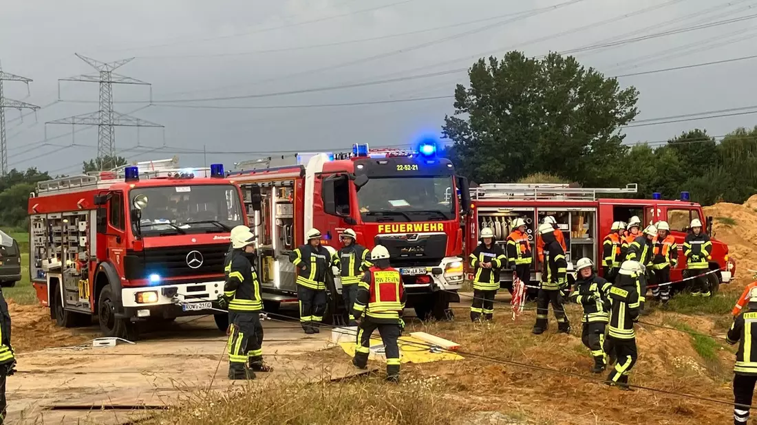 FW-ROW: Einsatzübung: Person von Bagger überfahren - Bild: presseportal.de