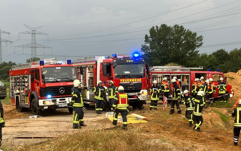 FW-ROW: Einsatzübung: Person von Bagger überfahren - Foto: presseportal.de