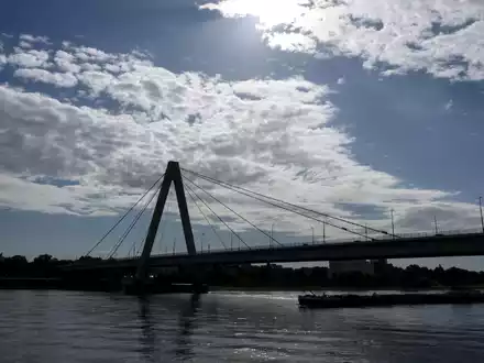Mit dem meteorologischen Herbstbeginn am Montag sollen sich auch die Wolken verdichten. - Foto: Rolf Vennenbernd/dpa
