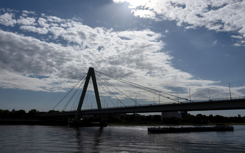 Mit dem meteorologischen Herbstbeginn am Montag sollen sich auch die Wolken verdichten. - Foto: Rolf Vennenbernd/dpa