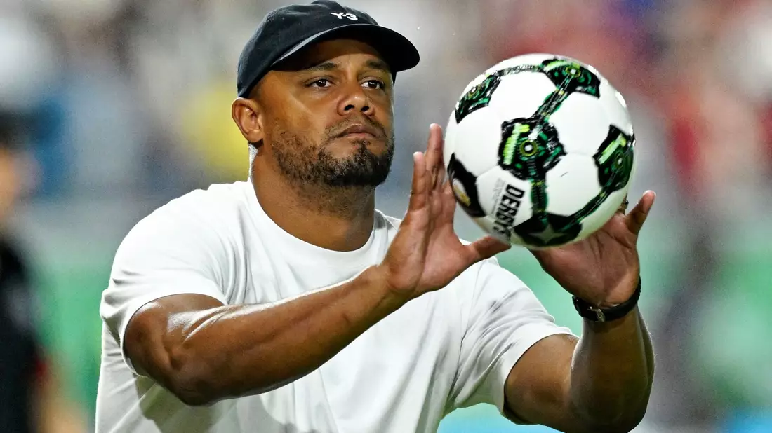 Tritt mit dem FC Bayern am Samstag in Augsburg an: Trainer Vincent Kompany. (Archivbild) - Bild: Uwe Anspach/dpa