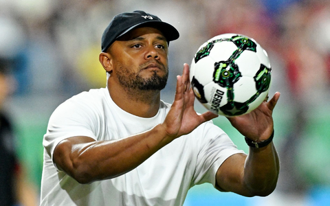 Tritt mit dem FC Bayern am Samstag in Augsburg an: Trainer Vincent Kompany. (Archivbild) - Foto: Uwe Anspach/dpa Tritt mit dem FC Bayern am Samstag in Augsburg an: Trainer Vincent Kompany. (Archivbild) - Foto: Uwe Anspach/dpa