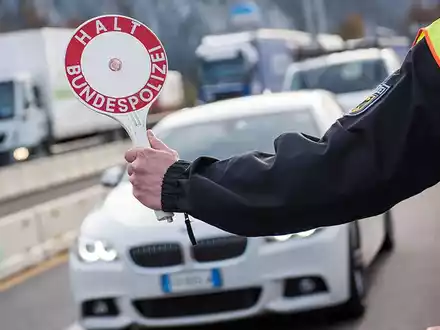 BPOL NRW: Bundespolizei nimmt Ausweislosen mit gefälschtem Führerschein fest - Amtsgericht Aachen entscheidet heute über Sicherungshaft - Foto: presseportal.de