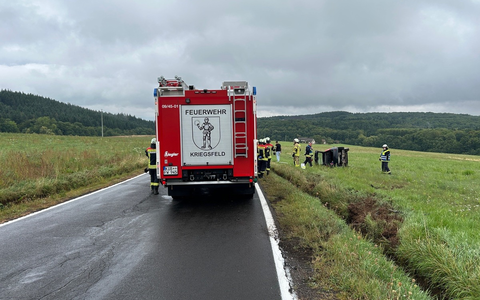 POL-PIROK: Fahrzeug kommt von der Fahrbahn ab und überschlägt sich - Foto: presseportal.de