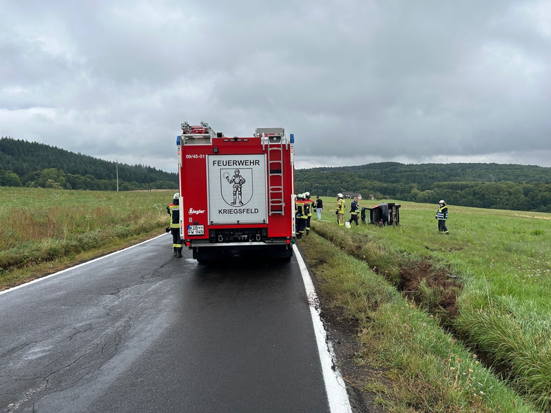 POL-PIROK: Fahrzeug kommt von der Fahrbahn ab und überschlägt sich - Foto: presseportal.de