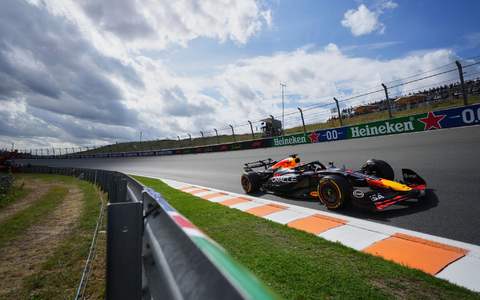 Max Verstappen auf der Strecke. - Foto: Peter Dejong/AP/dpa