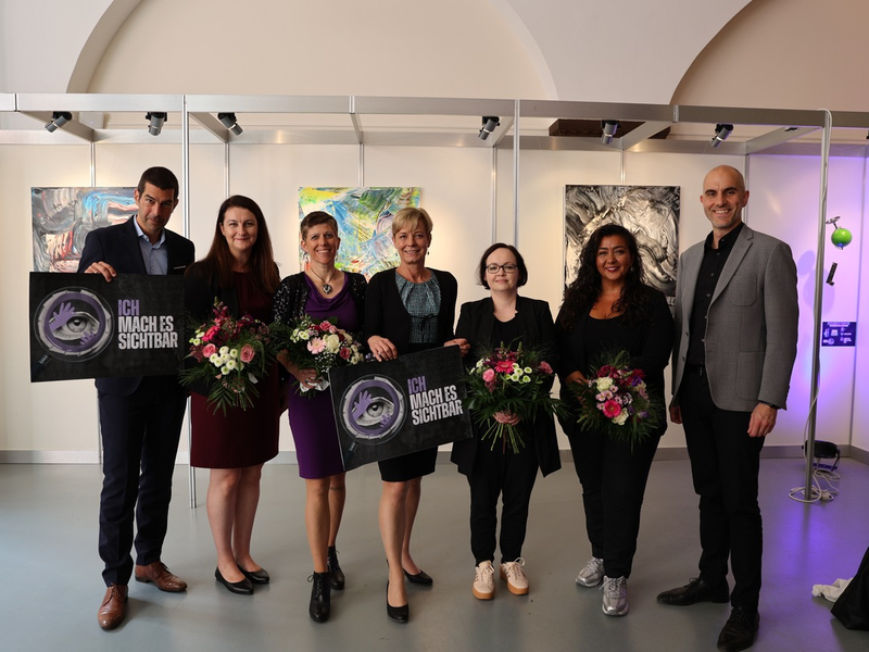 POL-H: Ausstellung Mach es sichtbar sensibilisiert für das Thema sexuelle Belästigung am Arbeitsplatz - Foto: presseportal.de