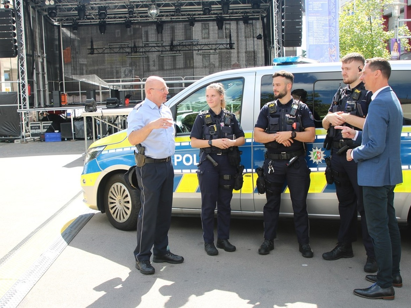 POL-SI: Siegener Stadtfest 2025 - Kreispolizeibehörde Siegen-Wittgenstein leistet mit starken Kräften wichtigen Beitrag zur Sicherheit - Foto: presseportal.de