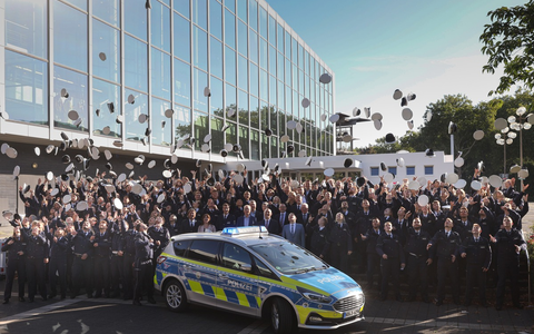 POL-GE: Der erste Stern auf der Schulter - 194 Mal herzlichen Glückwunsch! - Foto: presseportal.de POL-GE: Der erste Stern auf der Schulter - 194 Mal herzlichen Glückwunsch! - Foto: presseportal.de