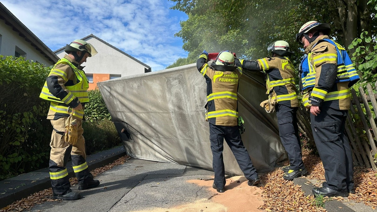 FW-EN: Verkehrsunfall mit auslaufenden Betriebsmitteln am Nierkamp - Foto: presseportal.de