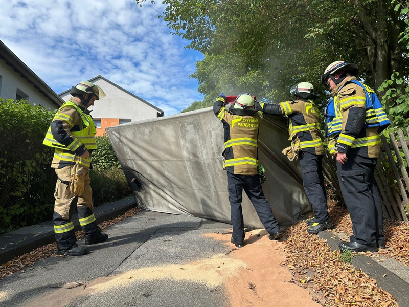 FW-EN: Verkehrsunfall mit auslaufenden Betriebsmitteln am Nierkamp - Foto: presseportal.de