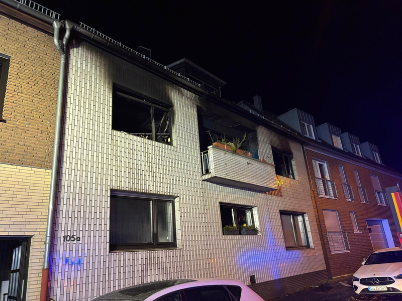 FW Frechen: Zahlreiche Einsätze für die Feuerwehr Frechen - Schwerer Gebäudebrand in Bachem - Foto: presseportal.de