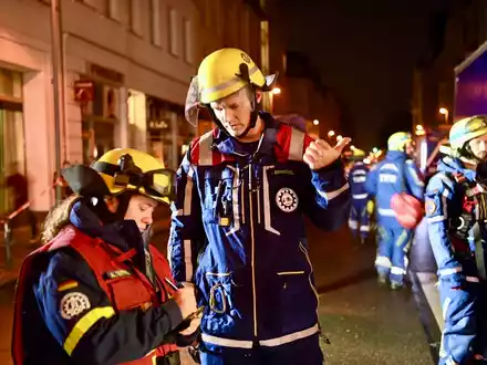 THW LVBEBBST: THW stabilisiert einsturzgefährdeten Dachstuhl in Berlin Mitte - Foto: presseportal.de