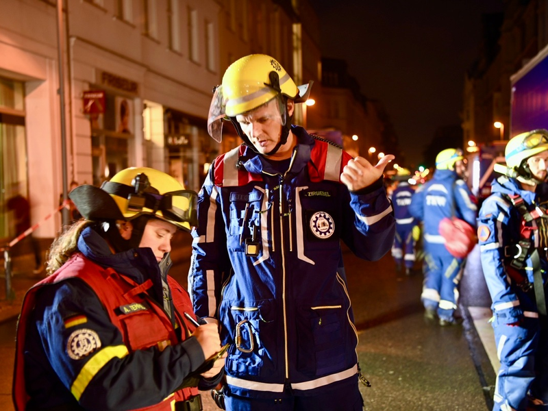 THW LVBEBBST: THW stabilisiert einsturzgefährdeten Dachstuhl in Berlin Mitte - Foto: presseportal.de