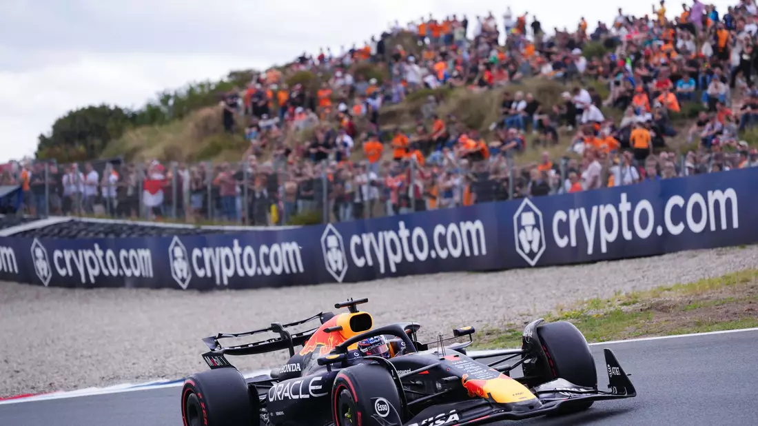 Max Verstappen auf der Strecke. - Bild: Bradley Collyer/PA Wire/dpa