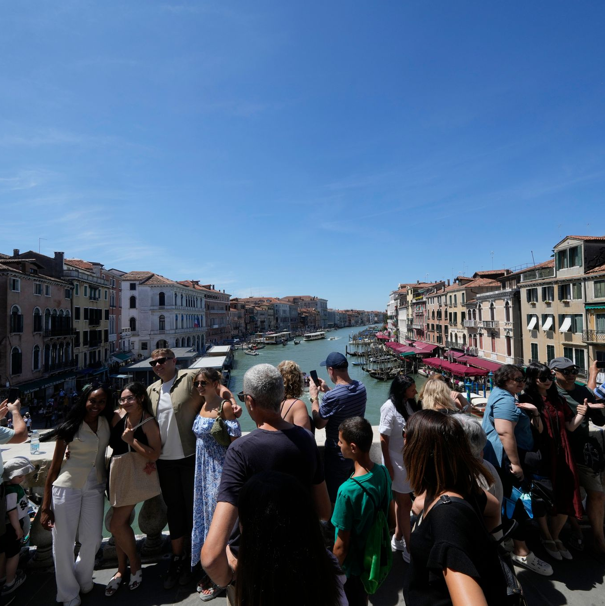 Taschendiebe gehen dorthin, wo die Touristen hingehen – Zaia hat dagegen ein hartes Vorgehen im Sinn. (Archivbild) - Foto: Luca Bruno/AP/dpa