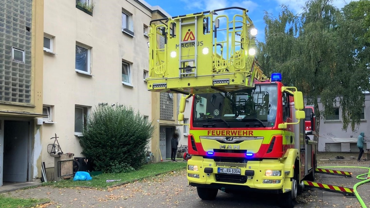 FW Ratingen: Feuerwehr rettet Bewohner und löscht Wohnungsbrand - Foto: presseportal.de