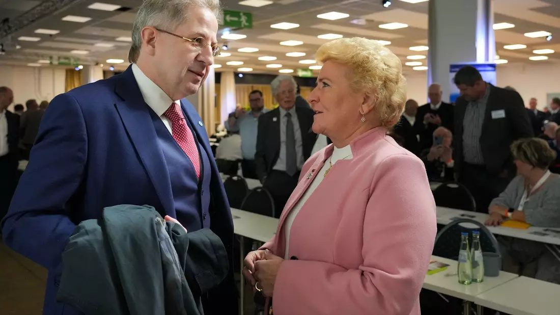 Damals noch Partner, heute erbitterte Gegner: Hans-Georg Maaßen und Sylvia Pantel. (Archivbild)  - Bild: Soeren Stache/dpa