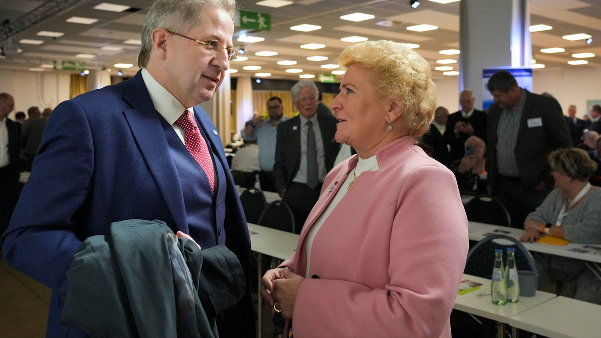 Damals noch Partner, heute erbitterte Gegner: Hans-Georg Maaßen und Sylvia Pantel. (Archivbild)  - Foto: Soeren Stache/dpa