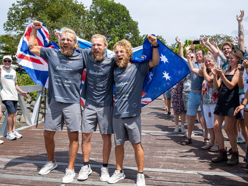 In Australien wurden die Brüder von der Familie und Freunden empfangen.  - Foto: Nuno Avendano/AAP/dpa