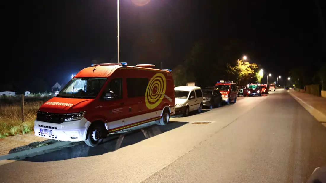 Einsatzkräfte hatten mit einem Großaufgebot nach dem Jungen gesucht.  - Bild: Benjamin Müller/dpa