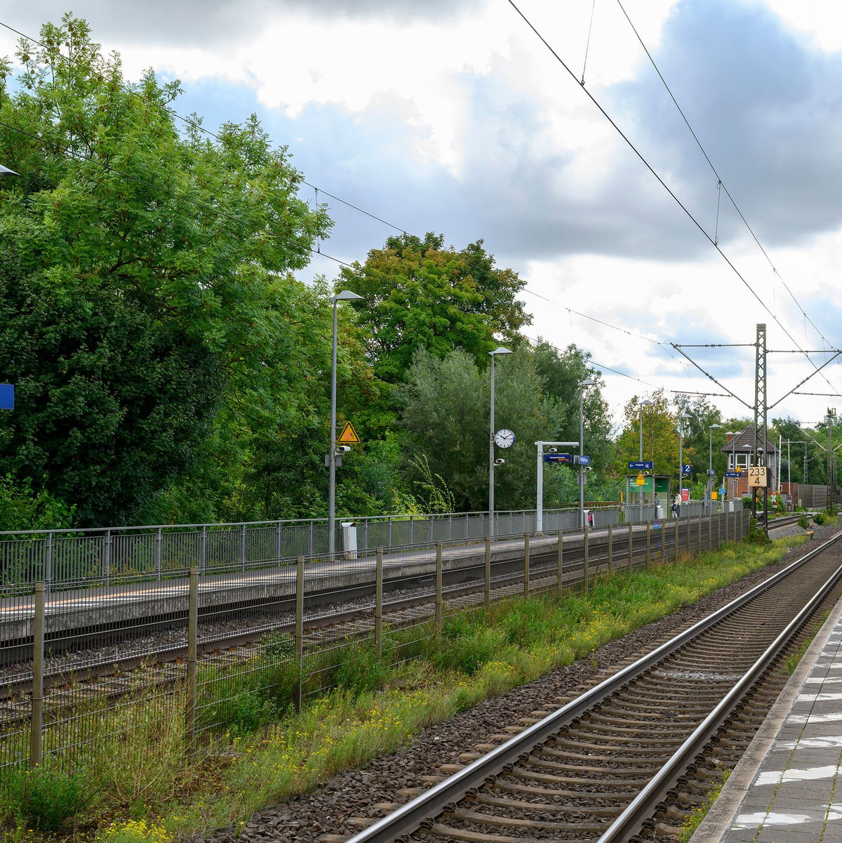 Der Bahnhof Friedland in Südniedersachsen: Hier starb am 11. August eine Jugendliche. (Archivbild) - Foto: Swen Pförtner/dpa