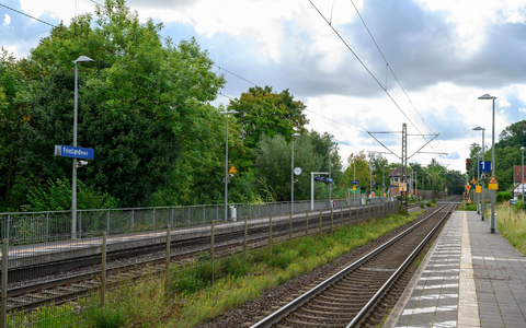 Der Bahnhof Friedland in SĂŒdniedersachsen: Hier starb am 11. August eine Jugendliche. (Archivbild) - Foto: Swen Pförtner/dpa Der Bahnhof Friedland in SĂŒdniedersachsen: Hier starb am 11. August eine Jugendliche. (Archivbild) - Foto: Swen Pförtner/dpa