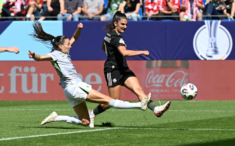 Objekt der Begierde: der Supercup. - Foto: Uli Deck/dpa