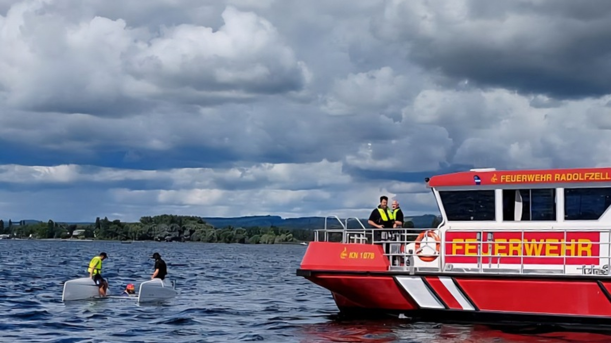 FW-Radolfzell: Katamaran gekentert - Foto: presseportal.de
