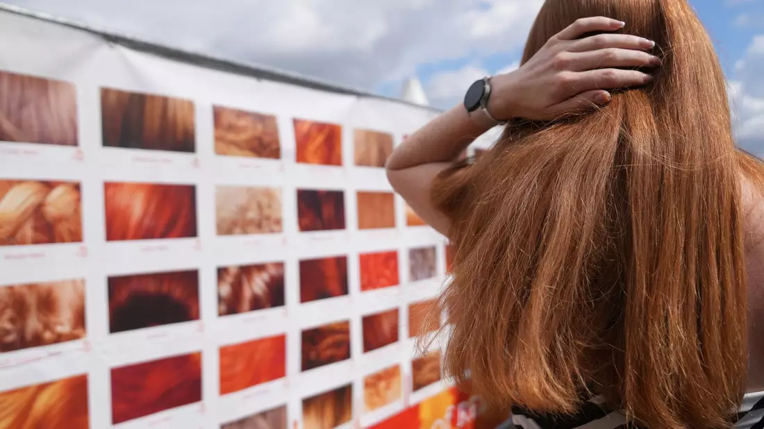 Das Rothaarigen-Festival in Tilburg ist wie ein Familientreff. - Bild: Virginia Mayo/AP/dpa