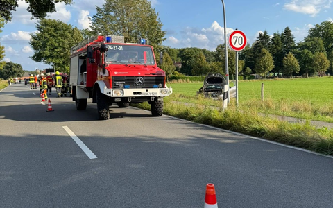 FW-ROW: Verkehrsunfall in Wensebrock - Fahrer verletzt, Beifahrer flüchtig aufgefunden - Foto: presseportal.de