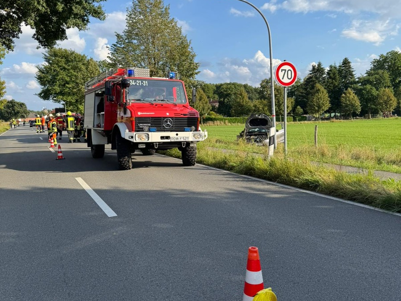 FW-ROW: Verkehrsunfall in Wensebrock - Fahrer verletzt, Beifahrer flüchtig aufgefunden - Foto: presseportal.de