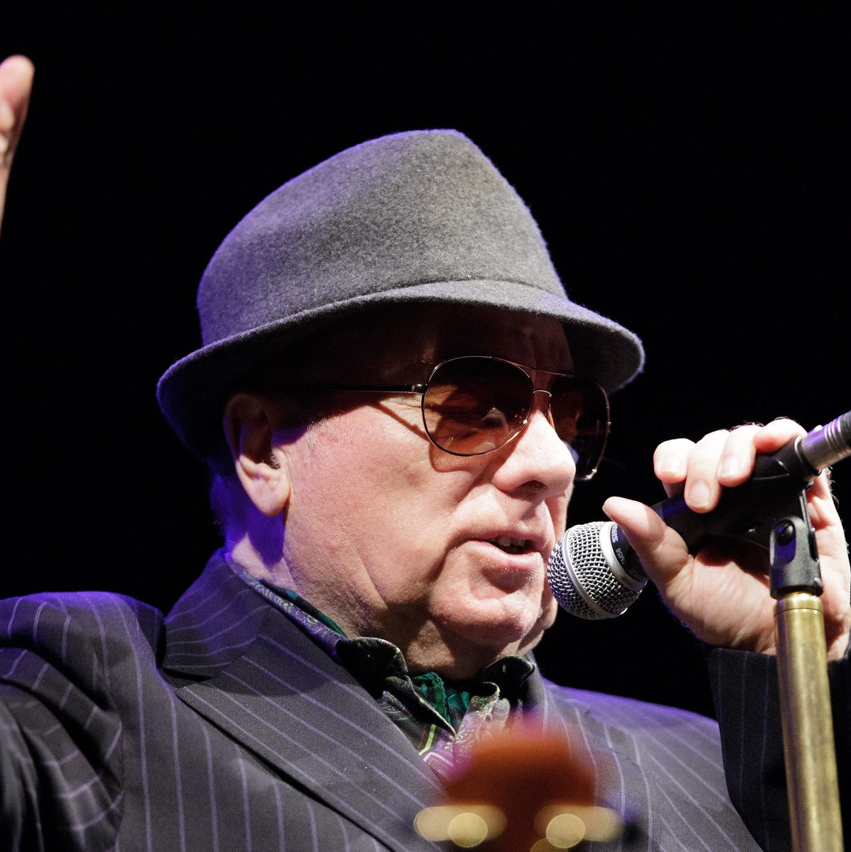 Rund um seinen 80. Geburtstag steht Van Morrison in seiner Heimatstadt Belfast auf der Bühne. (Archivbild) - Foto: Georg Hochmuth/epa/dpa