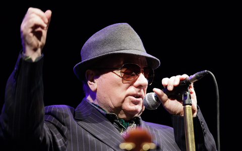Rund um seinen 80. Geburtstag steht Van Morrison in seiner Heimatstadt Belfast auf der Bühne. (Archivbild) - Foto: Georg Hochmuth/epa/dpa