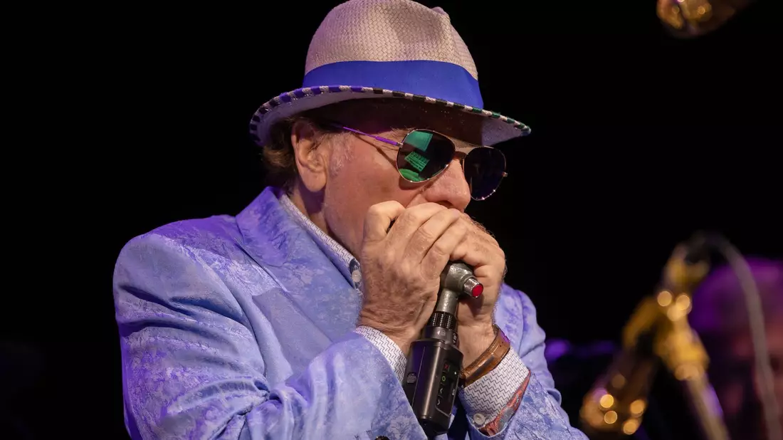 Bei seinen Konzerten, wie hier beim Montreux Jazz Festival 2022, sagt Van Morrison kaum etwas und lässt die Musik sprechen. (Archivbild) - Bild: Simon Becker/Le Pictorium Agency via ZUMA/dpa