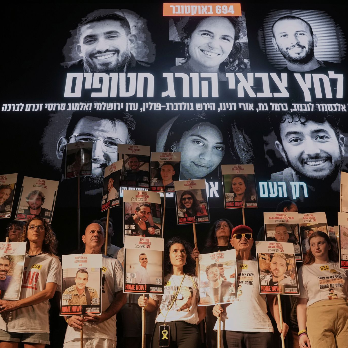 Erneut demonstrierten in Israel Tausende Menschen für ein Ende des Gaza-Kriegs.  - Foto: Mahmoud Illean/AP/dpa